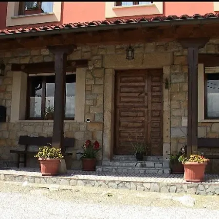 Casa Rural Casa Pipo منزل ريفي *